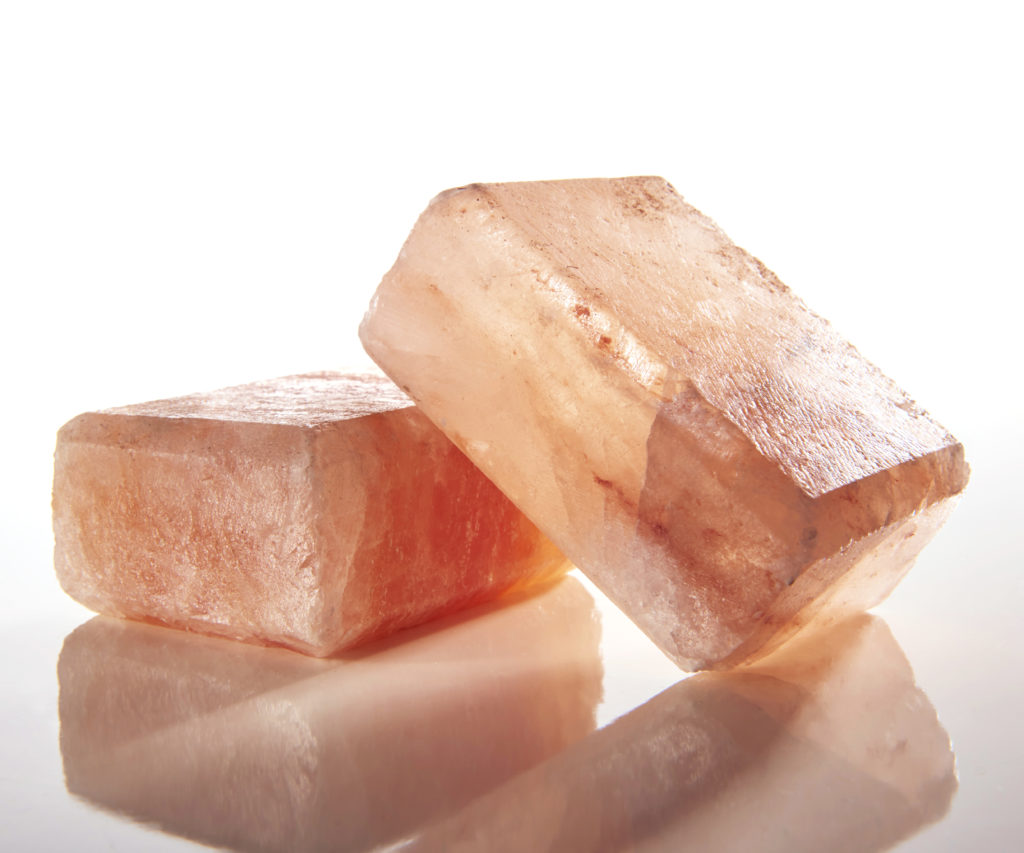 How To Use a Himalayan Salt Dry Scrub Bar Blog Image