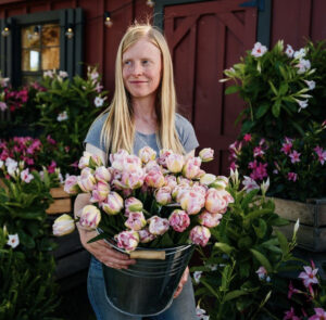 Blonde hair woman posing with a bouqet